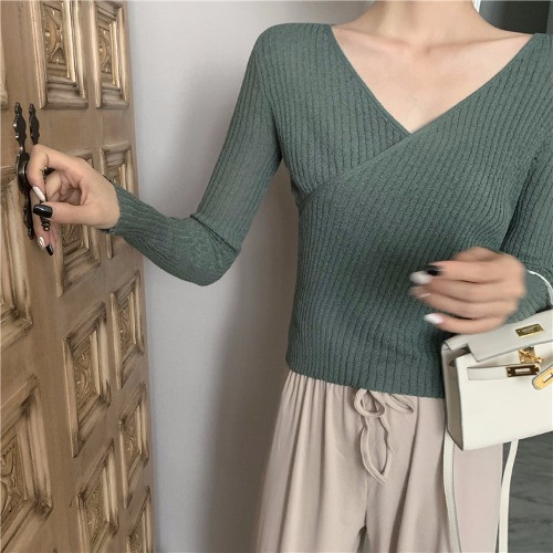 Női alkalmi blúz spitz nyakkivágással, több színben