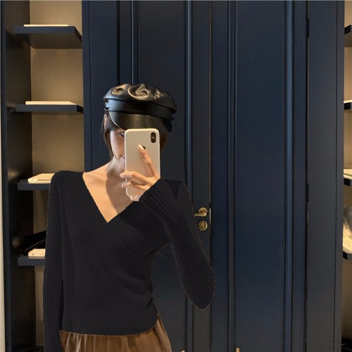 Női alkalmi blúz spitz nyakkivágással, több színben