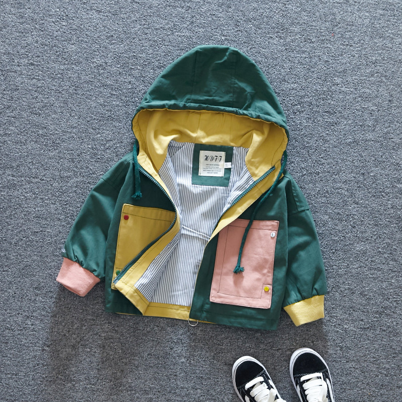 Napi gyerekkabát fiúknak két színben kapucnival és nyakkendővel