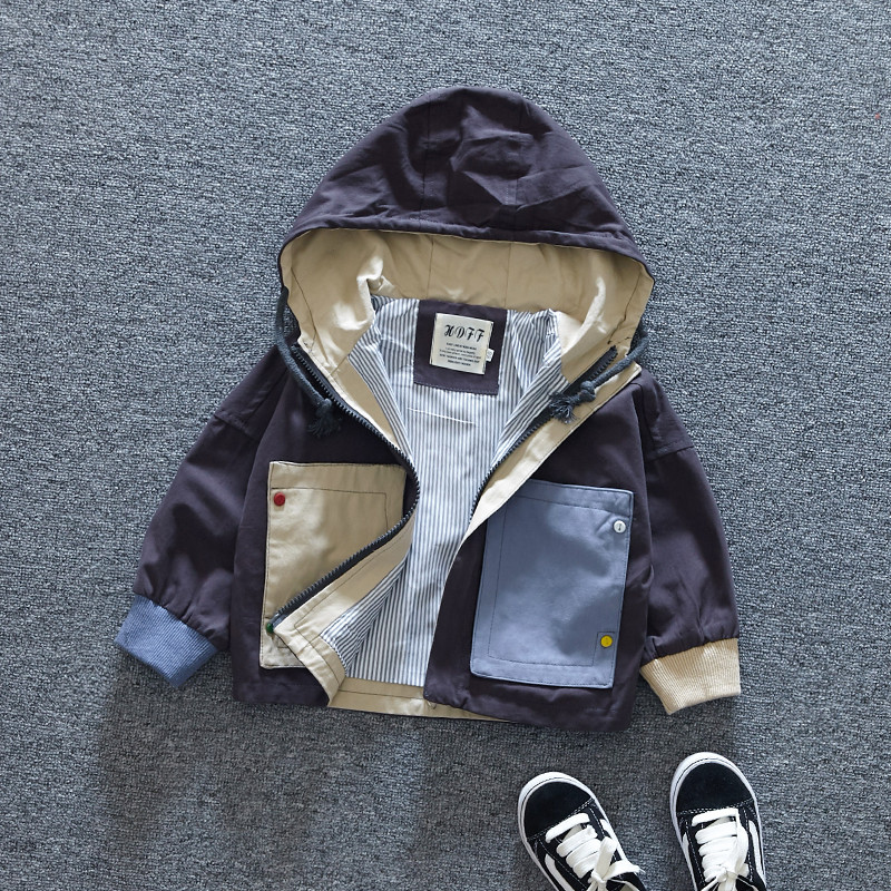 Napi gyerekkabát fiúknak két színben kapucnival és nyakkendővel