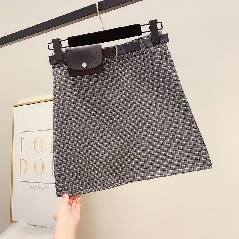 Fusta de dama moderna in carouri cu curea