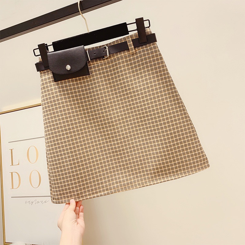 Fusta de dama moderna in carouri cu curea