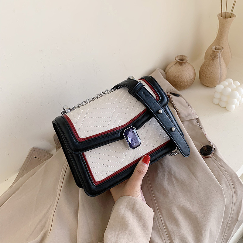 Μοντέρνα  γυναικεία τσάντα με αλυσίδα σε τέσσερα χρώμα