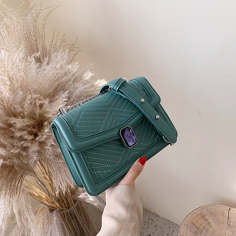 Μοντέρνα  γυναικεία τσάντα με αλυσίδα σε τέσσερα χρώμα