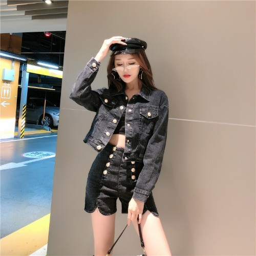 Set de damă, jachetă din denim și pantaloni scurți din denim