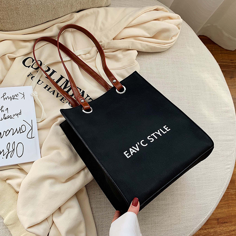 Bluză de damă cu inscripție în mai multe culori