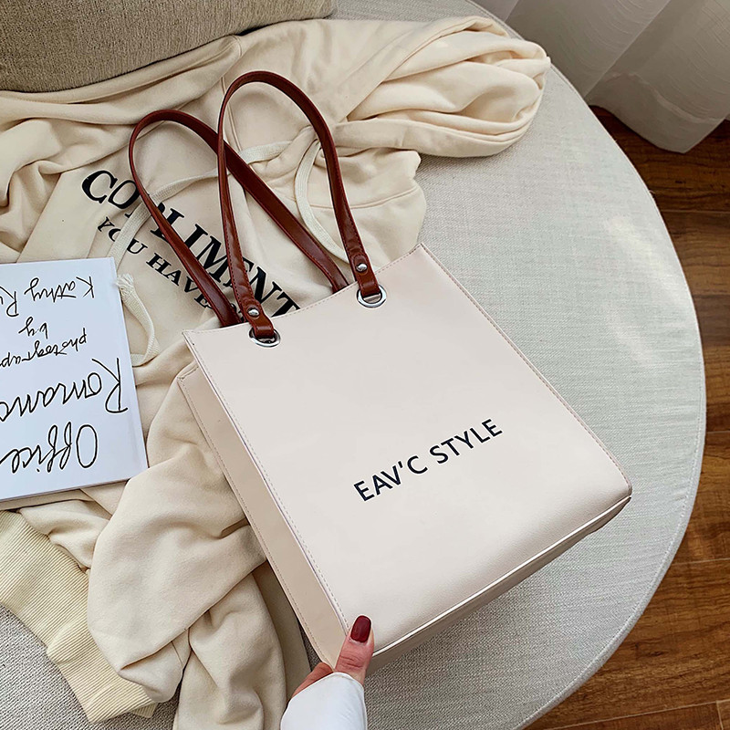 Bluză de damă cu inscripție în mai multe culori