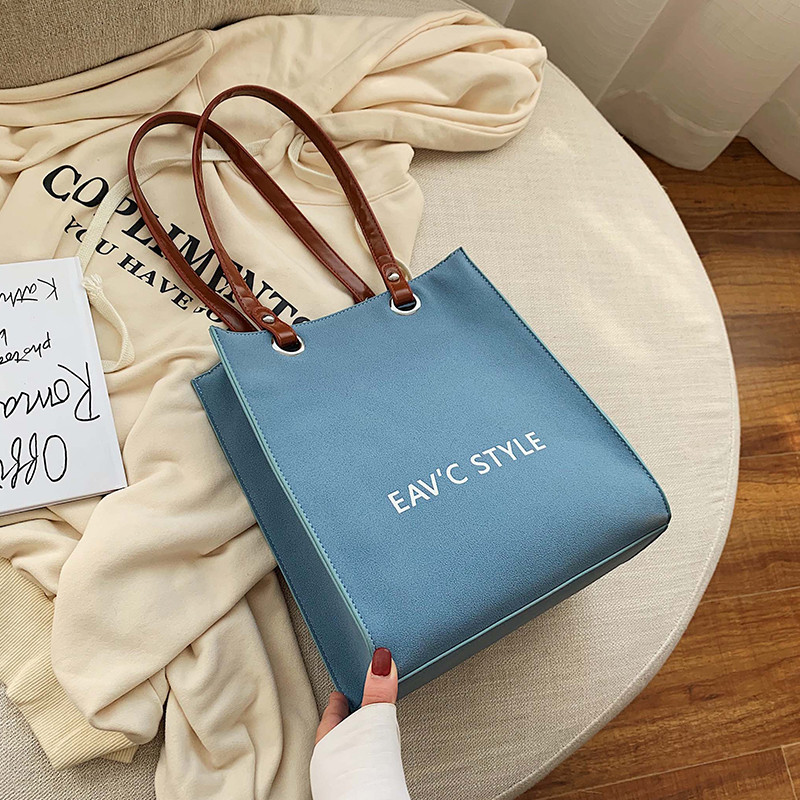 Bluză de damă cu inscripție în mai multe culori