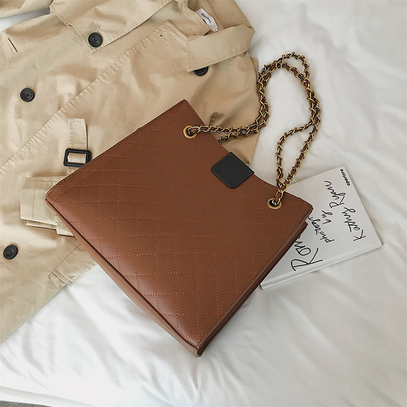 Geanta de dama eleganta din piele ecologica cu lant in patru culori