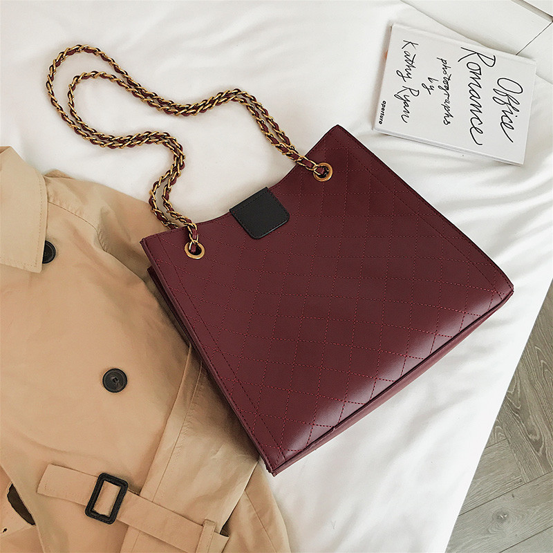 Geanta de dama eleganta din piele ecologica cu lant in patru culori