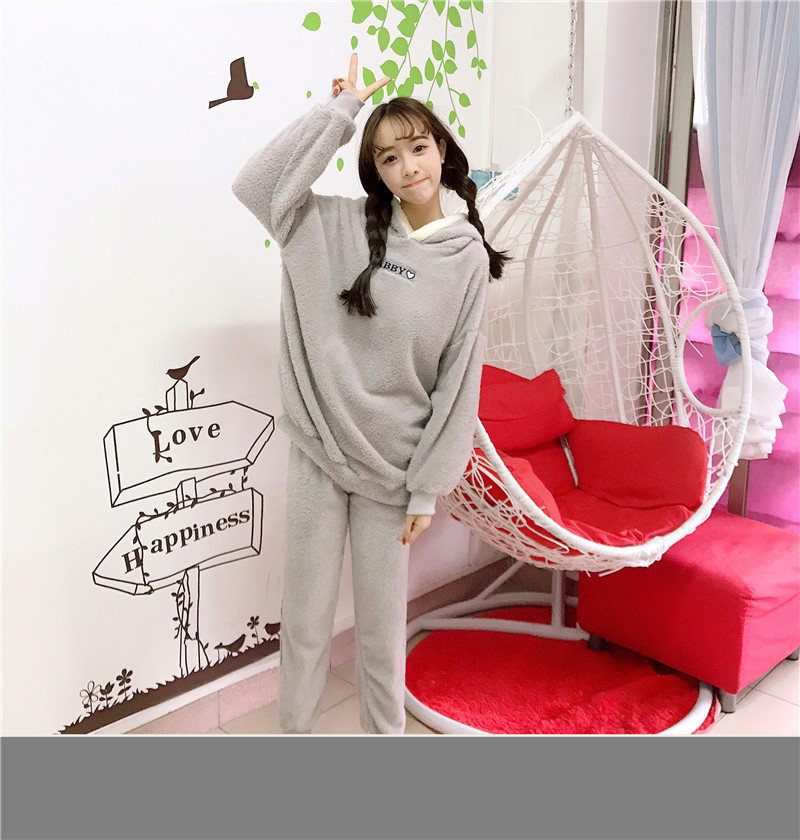 Női pizsama több színben 3D elemmel