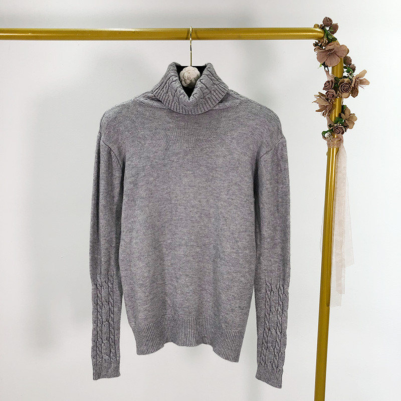 Γυναικείο πουλόβερ με ψηλό γιακά σε λευκό, γκρι και μαύρο χρώμα