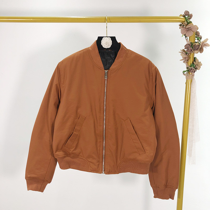 Jachetă subțire de primăvară-toamnă de culoare maro și negru, cu fermoar și buzunare