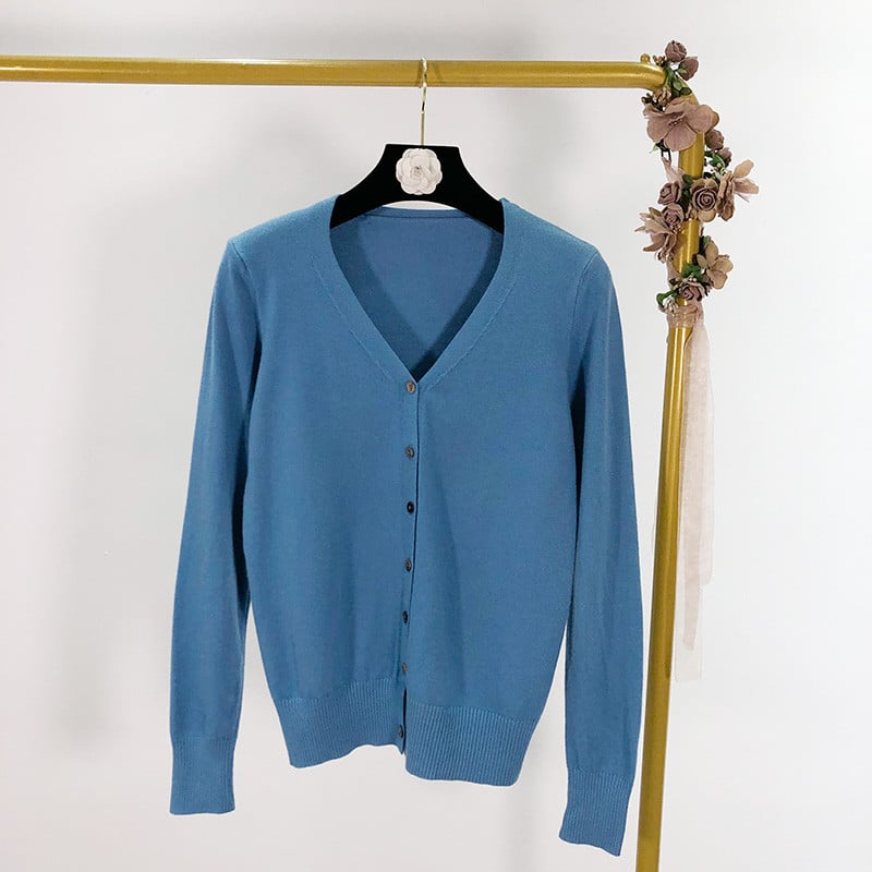 Pulover casual - un model curat in mai multe culori