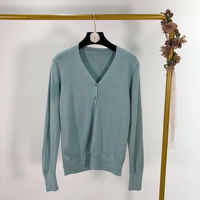 Pulover casual - un model curat in mai multe culori