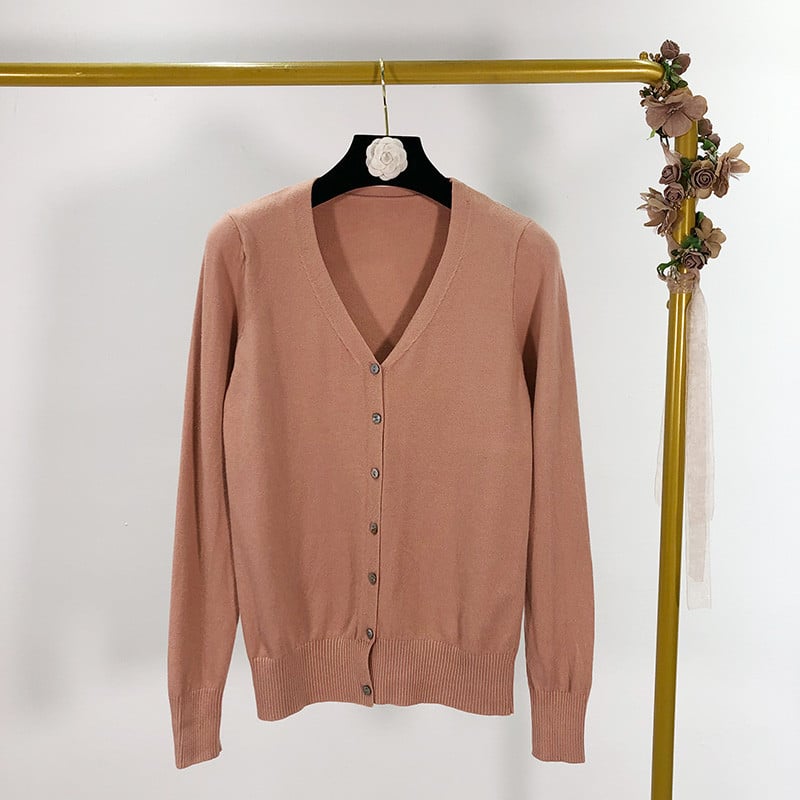 Pulover casual - un model curat in mai multe culori