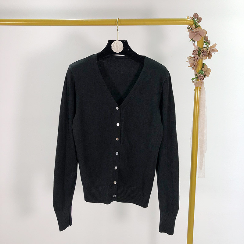 Pulover casual - un model curat in mai multe culori