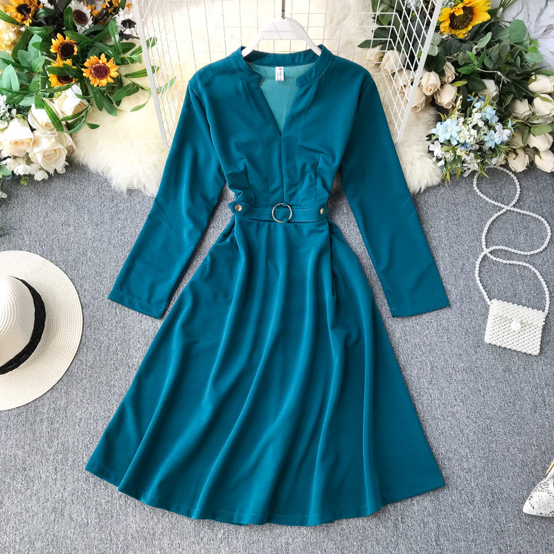 Rochie moderna de dama cu decolteu spitz in diferite culori