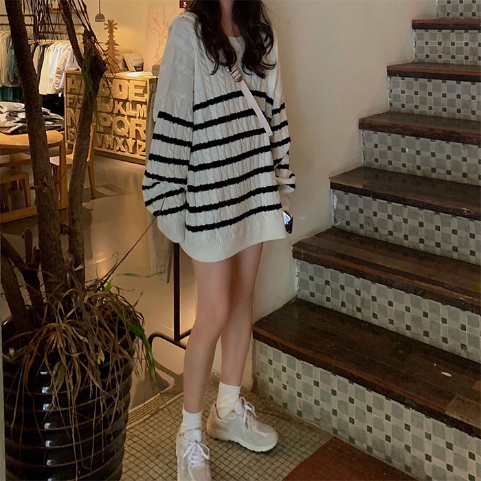 Μοντέρνο γυναικείο πλεκτό φόρεμα - κλασικό μοντέλο