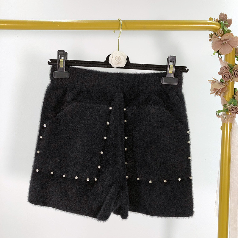 Къси дамски панталони с камъни и дантела в черен цвят - два модела