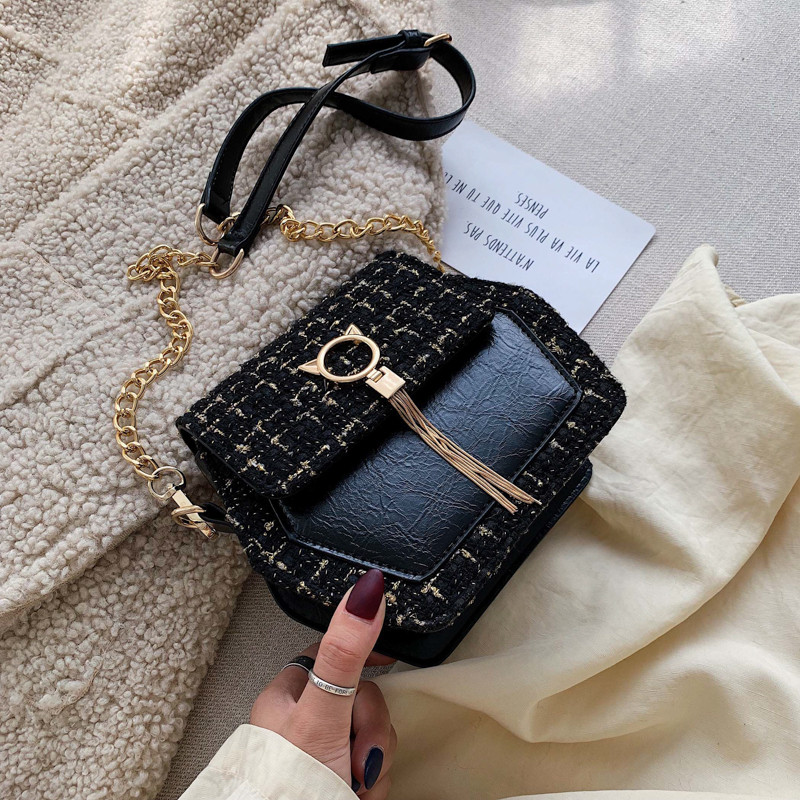 Geanta de dama moderna cu element metalic si maner lung