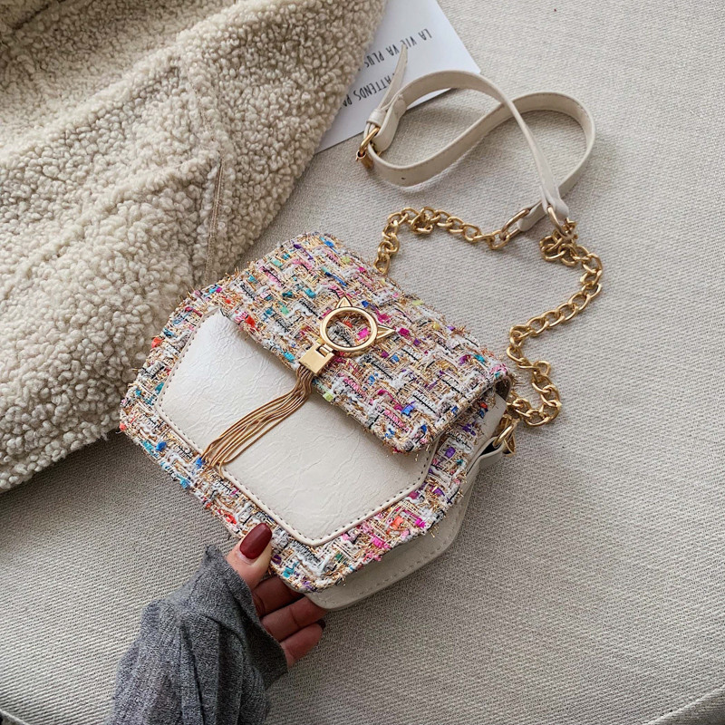 Geanta de dama moderna cu element metalic si maner lung