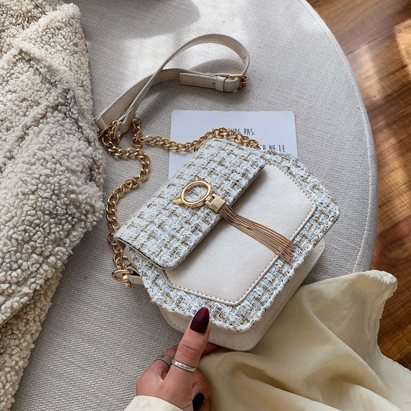 Geanta de dama moderna cu element metalic si maner lung