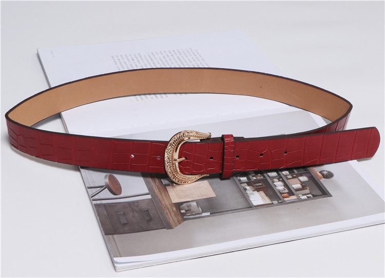 Cureaua de dama de ultimă generație din piele artificială în diferite culori