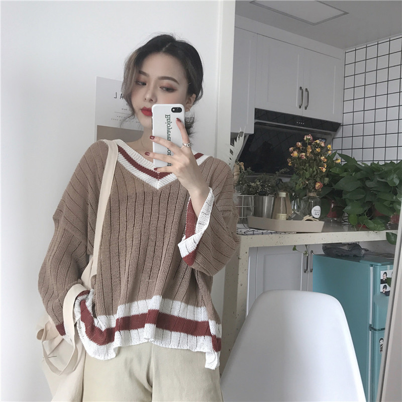 Bluza de dama tricotata in doua culori cu decolteu spitz