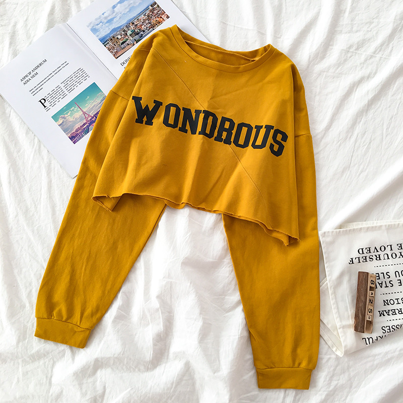 Bluză scurtă de damă în patru culori cu inscripție