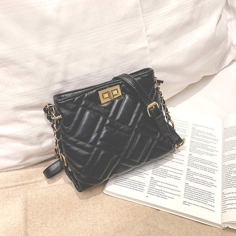 Geanta de dama din piele ecologica si lant metalic in patru culori