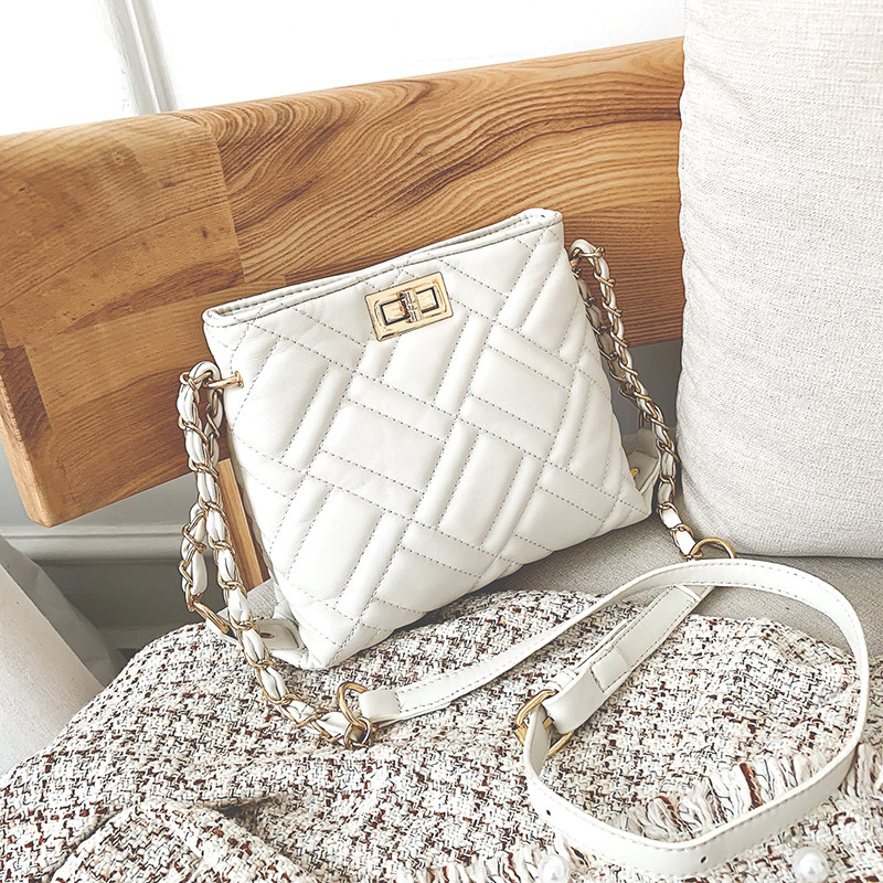 Geanta de dama din piele ecologica si lant metalic in patru culori