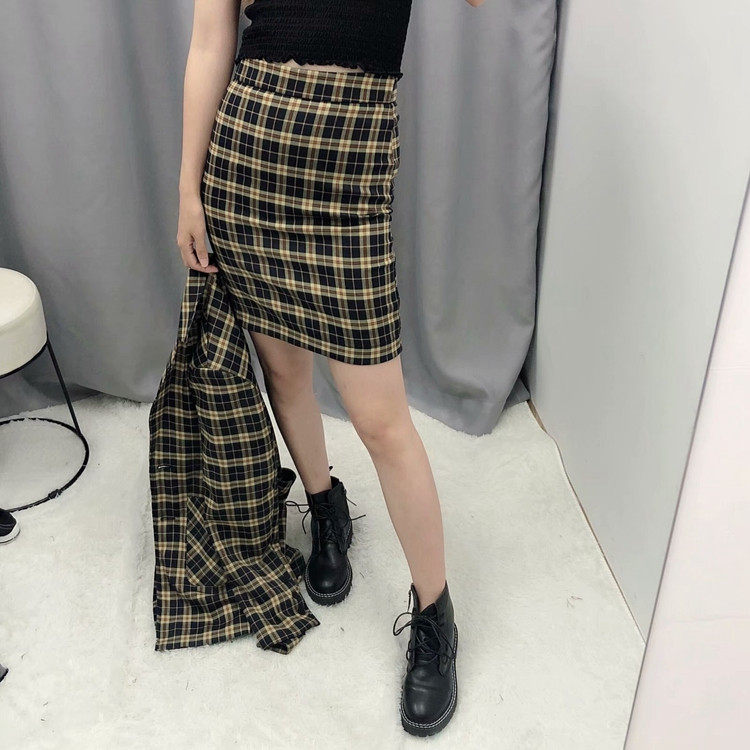 Fusta scurta in carouri cu talie inalta