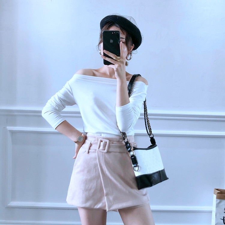 Fusta-pantaloni scurti asimetrici cu curea in doua culori