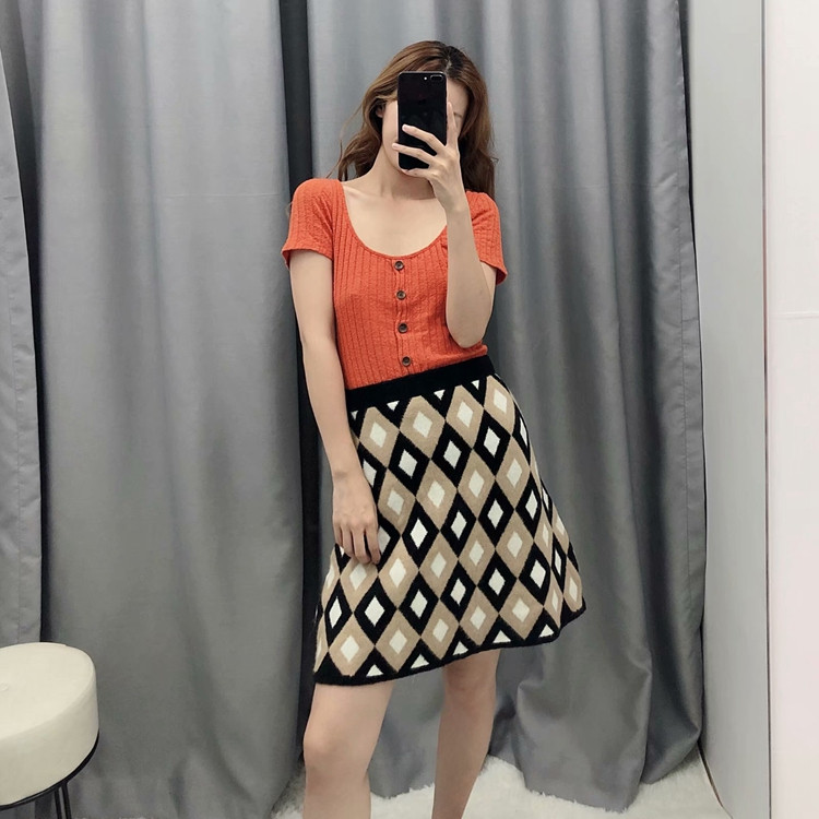 Fusta scurta tricotata cu talie elastica inalta