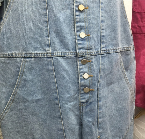 Salopetă casual de damă din denim de culoare albastră