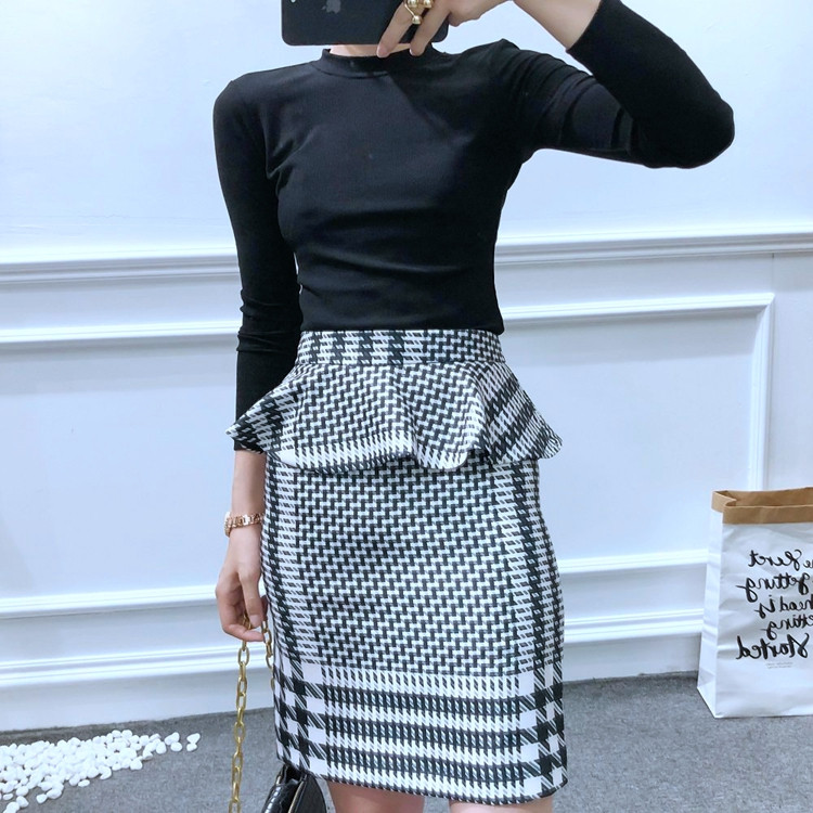 Fusta de dama scurta in carouri cu talie inalta