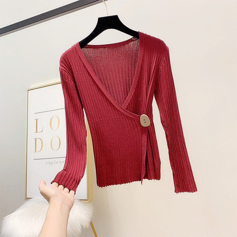 Bluza de dama cu nasture si decolteu in V in trei culori