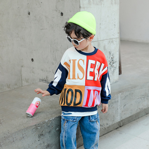 Модерна детска блуза за момчета в два цвята широк модел