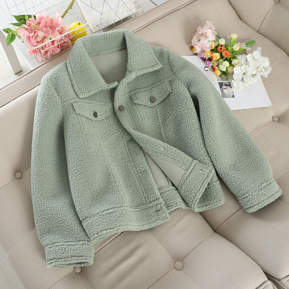 Geaca de dama actuala cu nasturi in mai multe culori