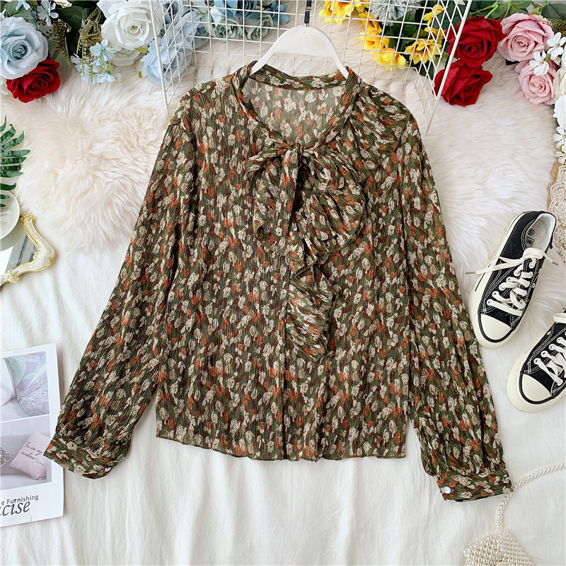 Cămașă modernă de damă cu mâneci lungi și imprimeu color