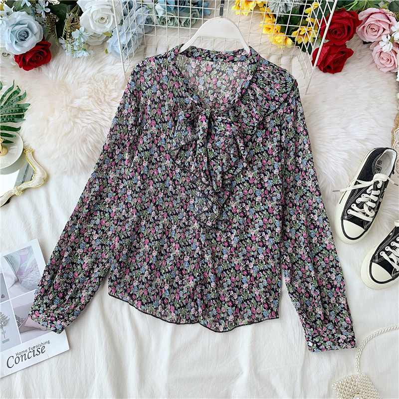 Cămașă modernă de damă cu mâneci lungi și imprimeu color