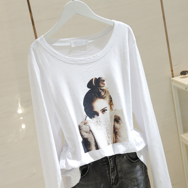 Bluză de damă cu mâneci scurte sau lungi de culoare albă cu aplicație