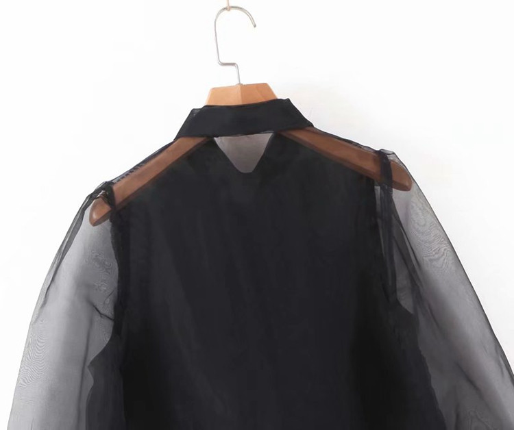 Cămașă de damă neagră cu mâneci lungi din tul