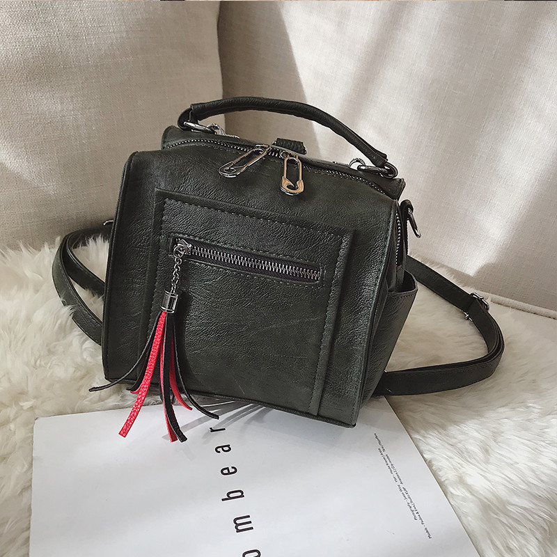 Rucsac de dama cu ciucuri din piele ecologica