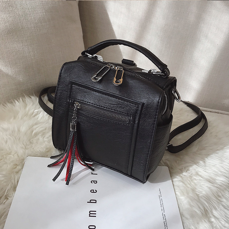 Rucsac de dama cu ciucuri din piele ecologica