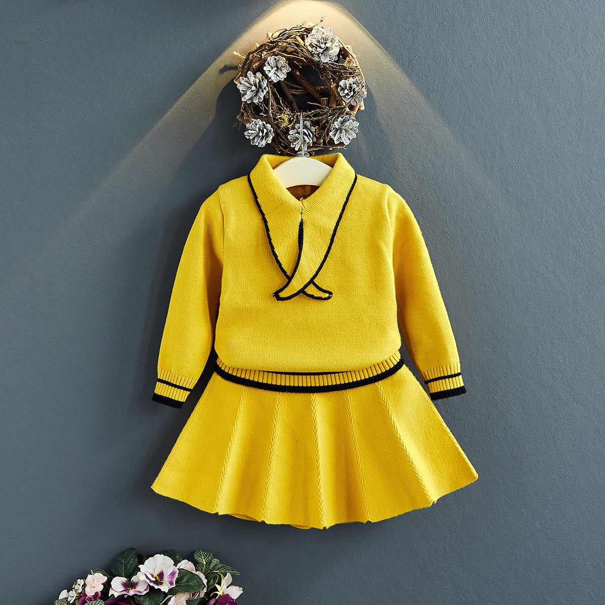 Set copii model nou pentru fete bluza + fusta in doua culori