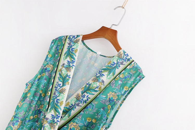 Rochie de dama cu decolteu spitz si bretele late