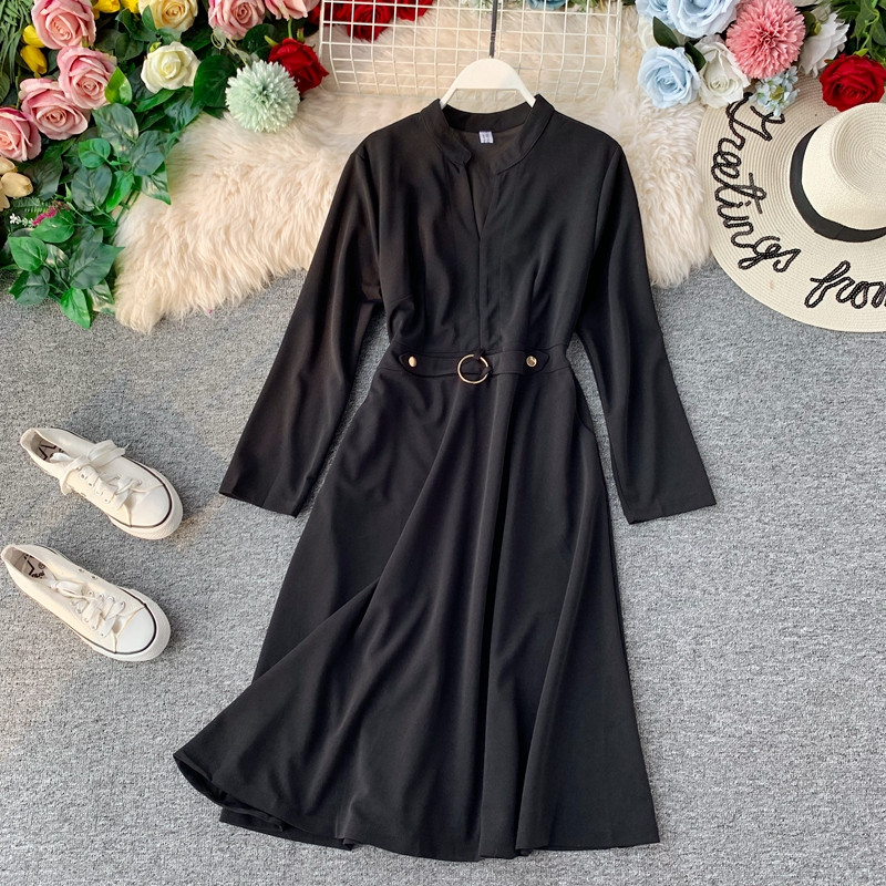 Model modern de rochie de dama cu decolteu spitz in mai multe culori