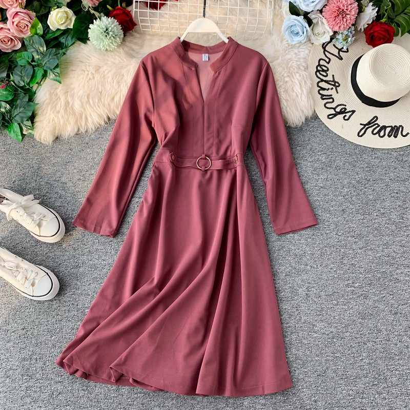 Model modern de rochie de dama cu decolteu spitz in mai multe culori